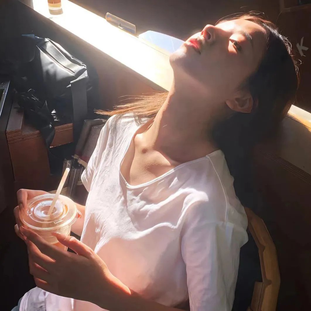 黄色眼泪